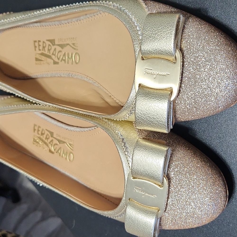SALVATORE FERRAGAMO Gold Glitter Flats With Bow, Holidays!  Size 7.5 Made Italy